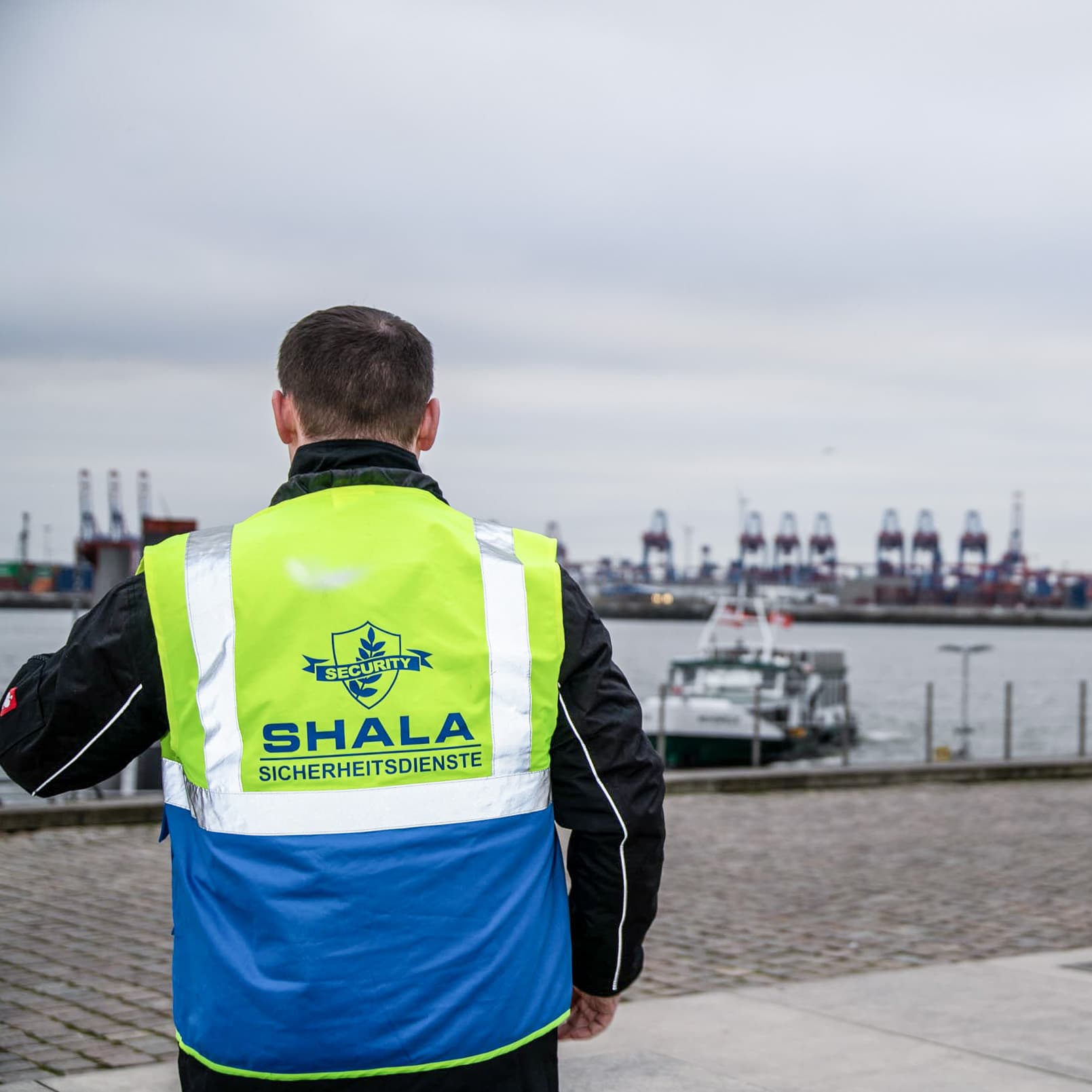 SHALA Sicherheitsmitarbeiter beim Objektschutz am Hamburger Hafen